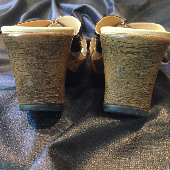 Ladies black & white Dansko wedge - Picture 5 of 6